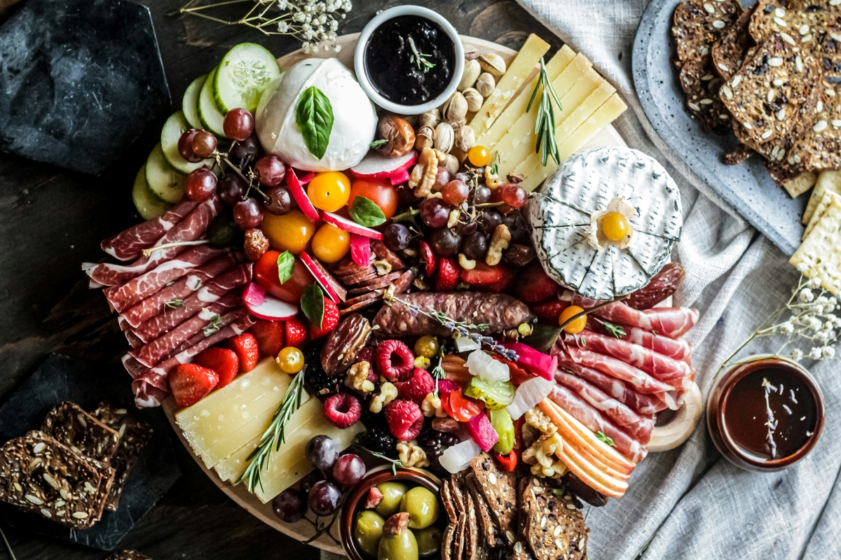 Impress Your Guests: Essential Tips for a Stunning Holiday Cheese Board